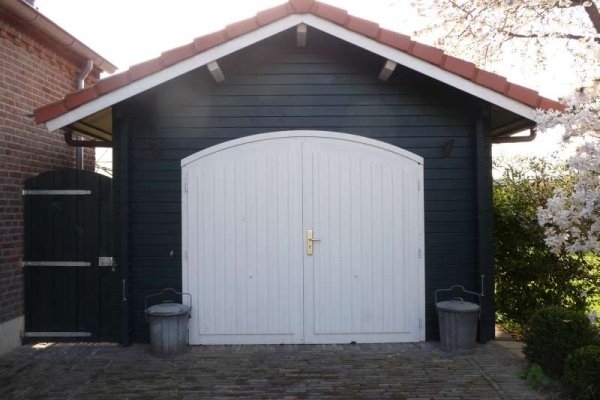 236.06.houten garage-blokhut001.JPG